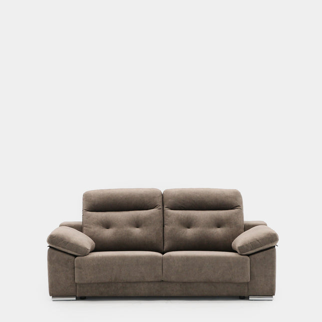 Sofá de tres plazas marrón cómodo para salón moderno