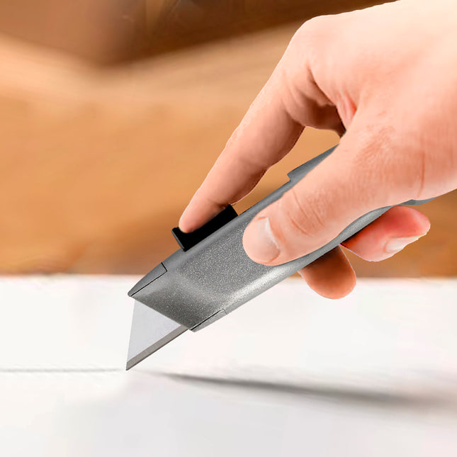 Cutter autoretractil con hoja acero sk5 carcasa de aluminio diseño ergonomico, cuchillo seguridad, cutters seguridad,