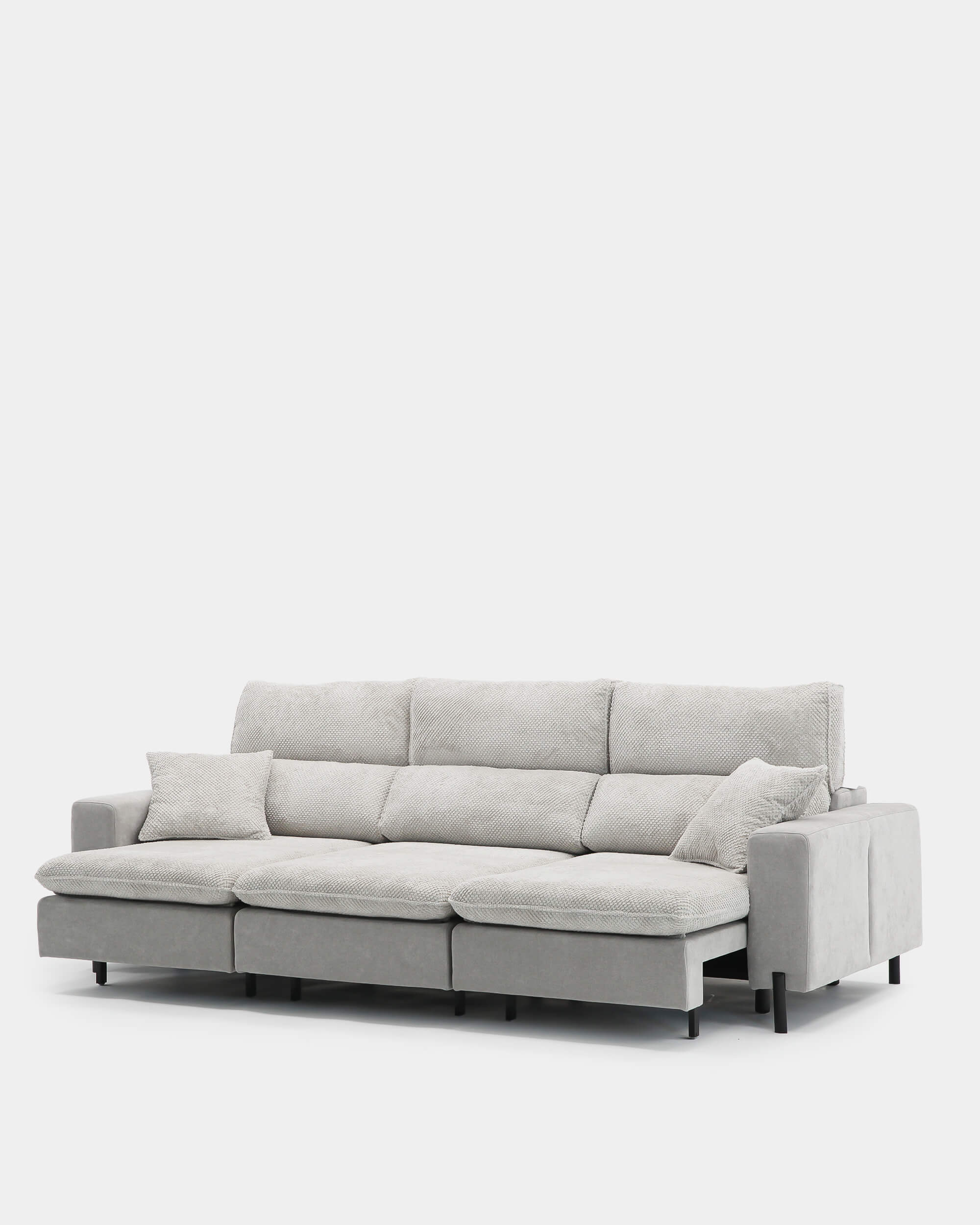 Sofá de tres plazas gris bicolor con texturas suaves