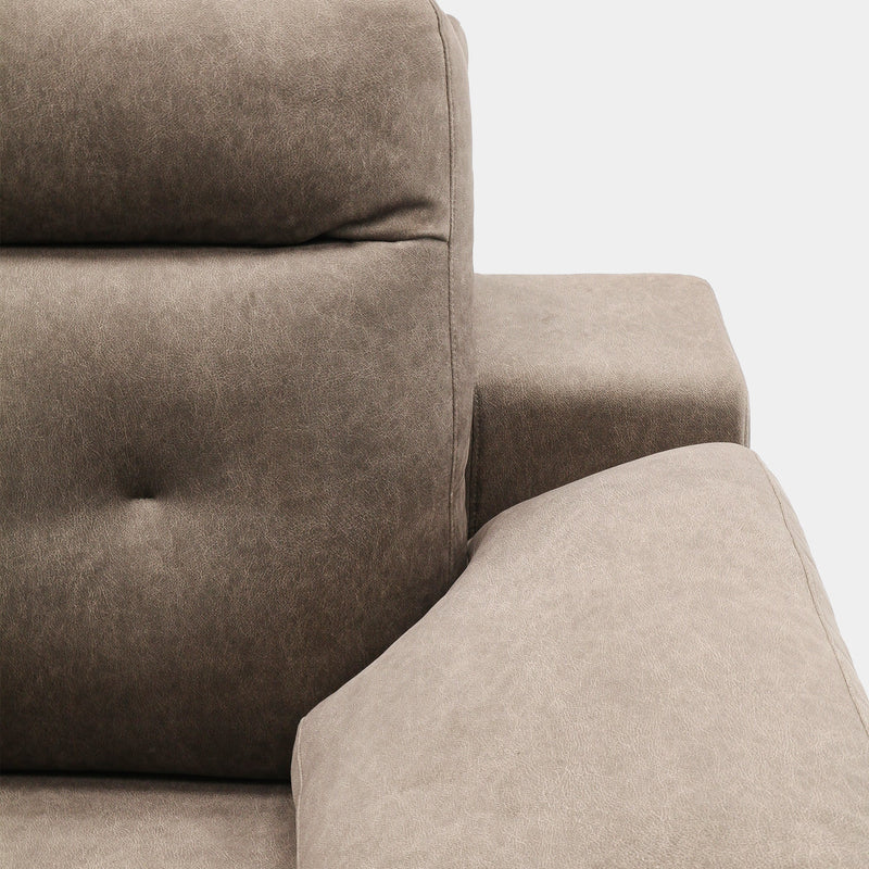 Sofá de tres plazas marrón cómodo para salón moderno