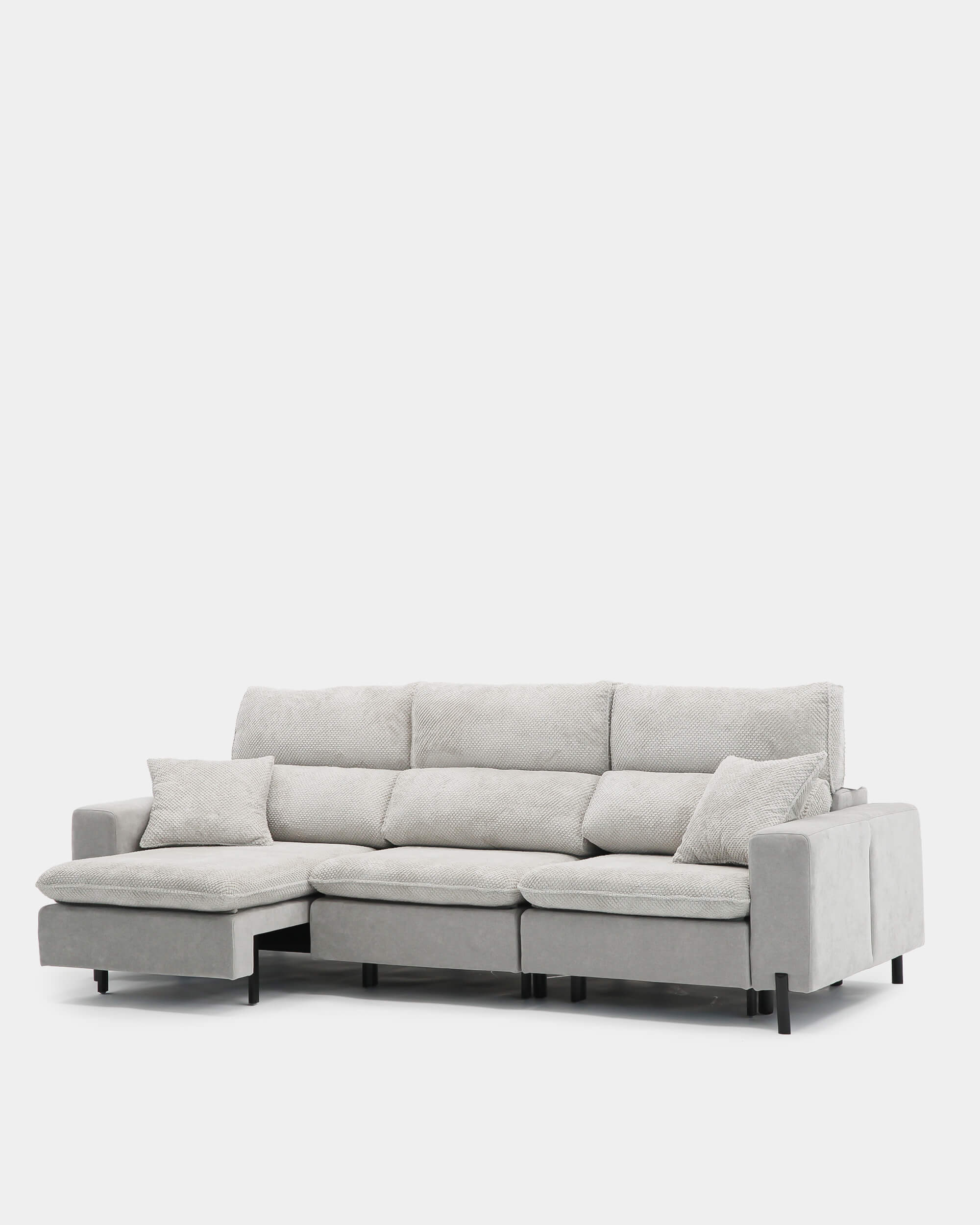 Sofá de tres plazas gris bicolor con texturas suaves