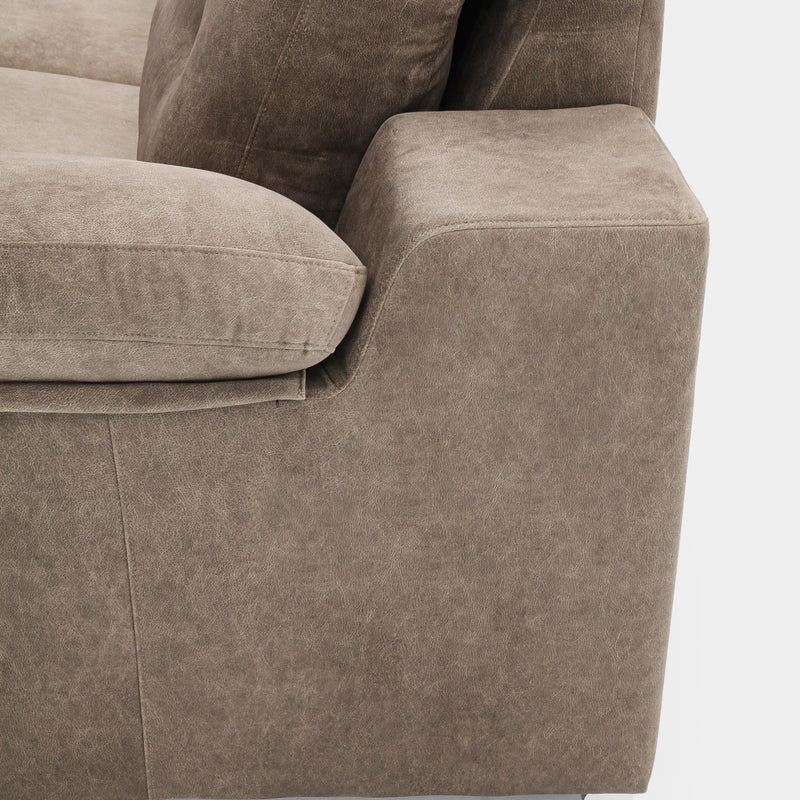 Sofá de tres plazas marrón cómodo para salón moderno