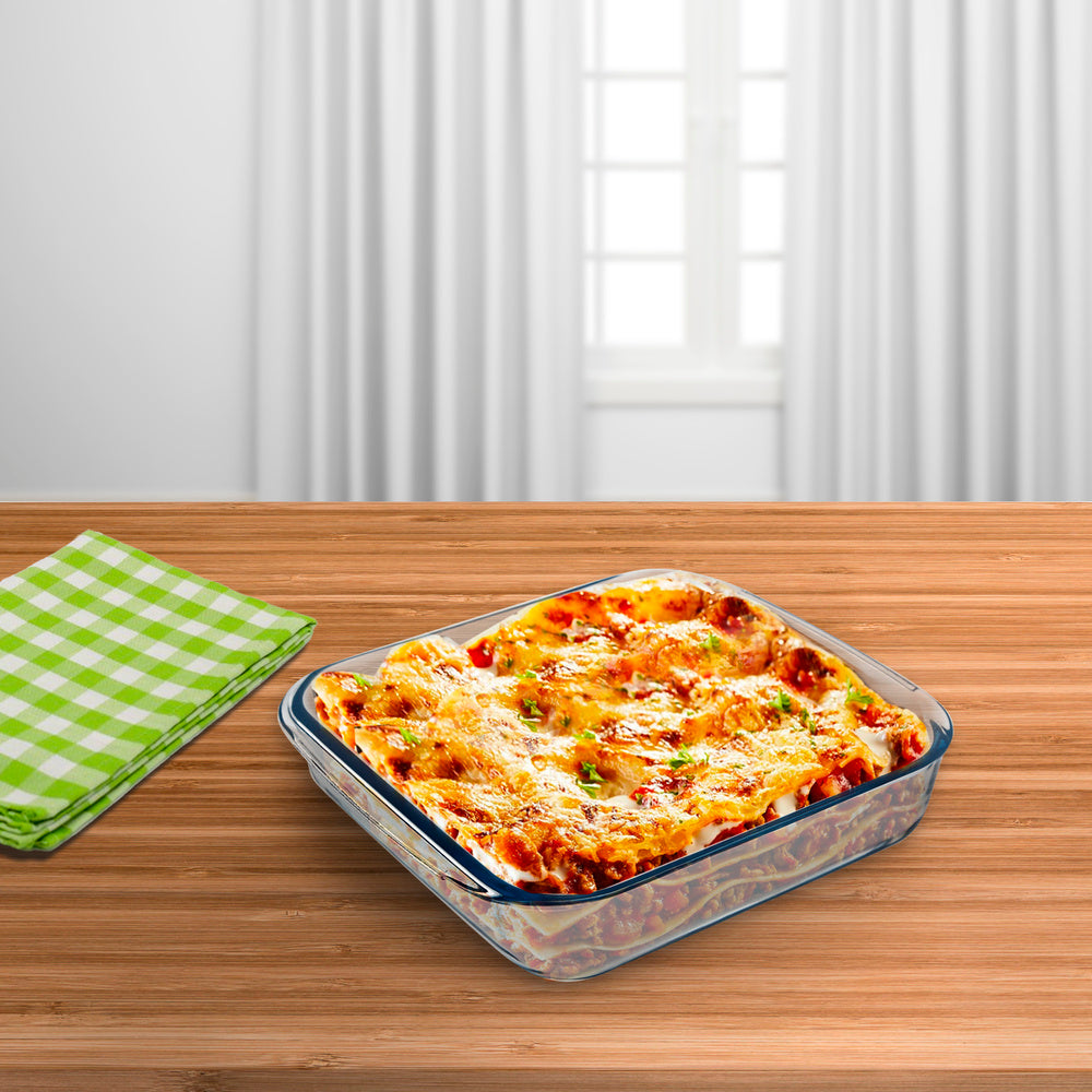 Square borosilicate glass oven dish 1.1 liters. 18x18 cm ideal for mixing, salads, desserts, cooking, baking. BPA free.