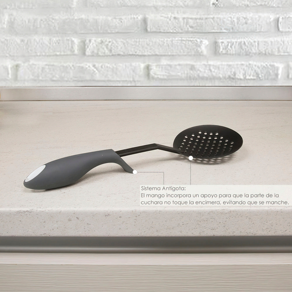 Nylon kitchen skimmer with rubberized non-drip handle 35 x 11.7 cm