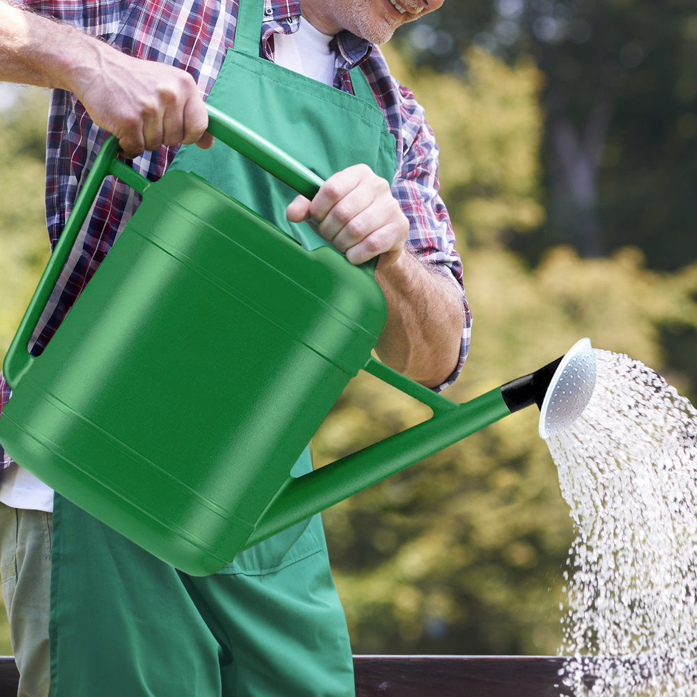 Plastic watering can. Saturnia 4 liters