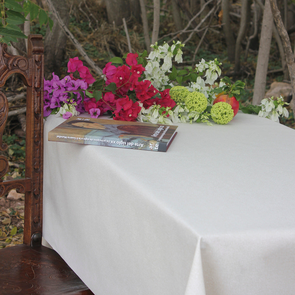 Stain-resistant textile tablecloth, plain beige, roll 1.4 x 25 meters.