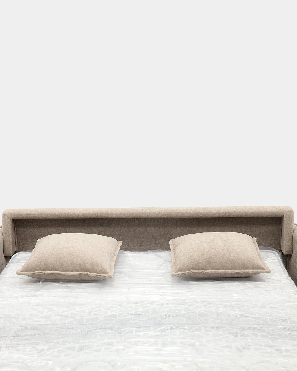 Sofá-cama Hugo com conforto para o dia a dia dos hóspedes | bege