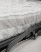 Sofá-cama com mecanismo de abertura italiano e estofos bege | 3 lugares