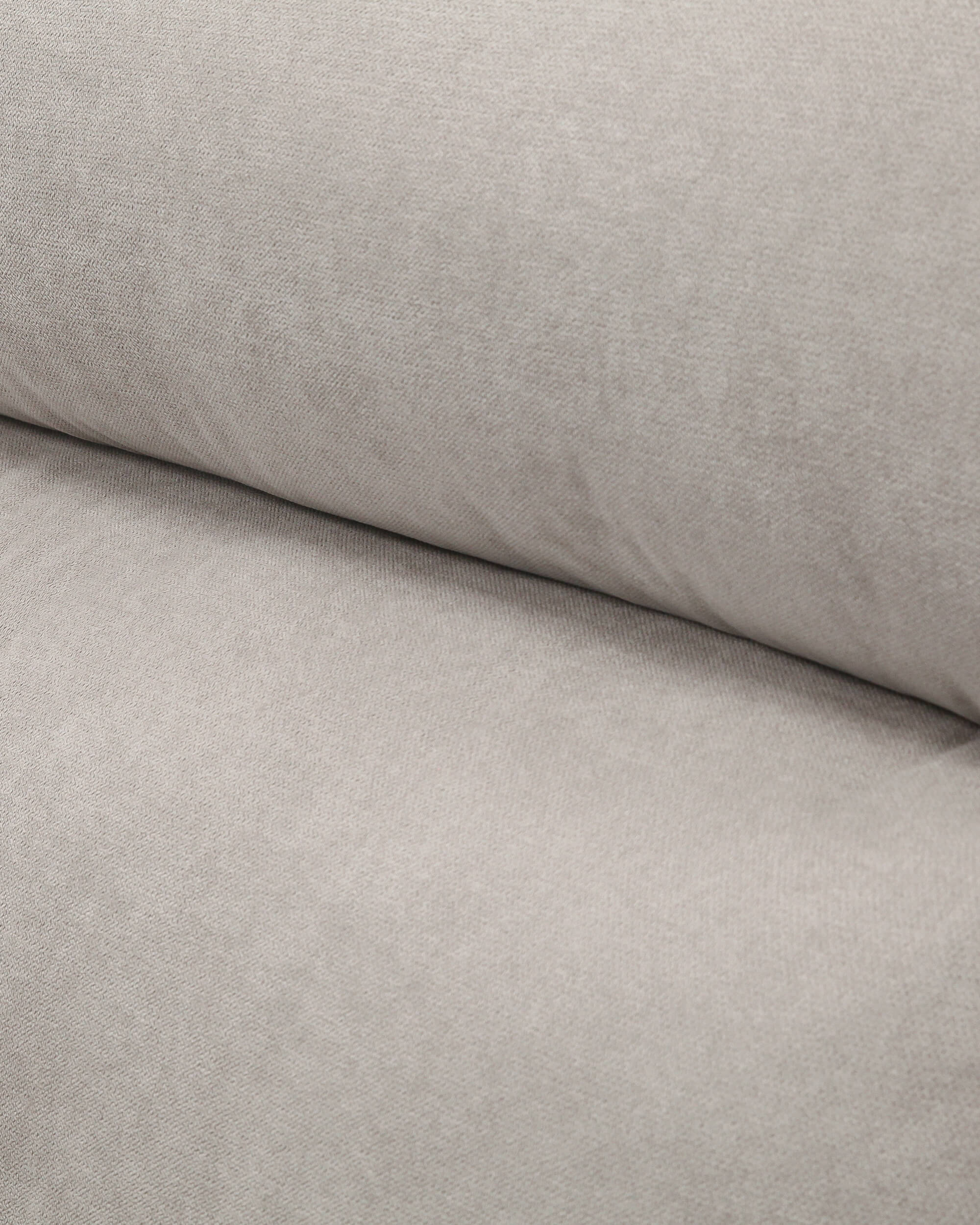 Sofá-cama de 3 lugares bege, resistente a manchas, para uma sala de estar moderna.