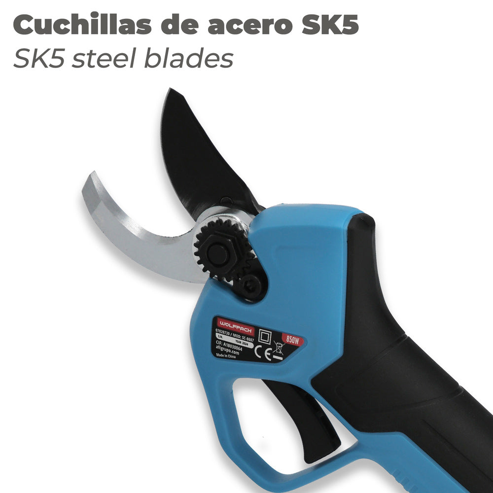 16.8-volt battery-powered pruning shears. With 2 2Ah batteries. Rubberized handle, 40mm cutting diameter with case.