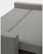 Sofá-cama cinzento com abertura tipo livro e espaço para arrumação.