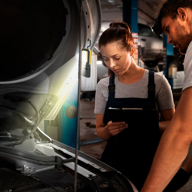 Linterna LED profesional multifunción compacta plegable a pilas (3 AAA) 210 lumenes 2 modos de iluminación con iman y gancho