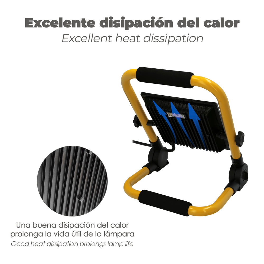 Foco led plano 100 watt / 4000 k / ip 65 / 8000 lúmenes. Con asa de transporte.