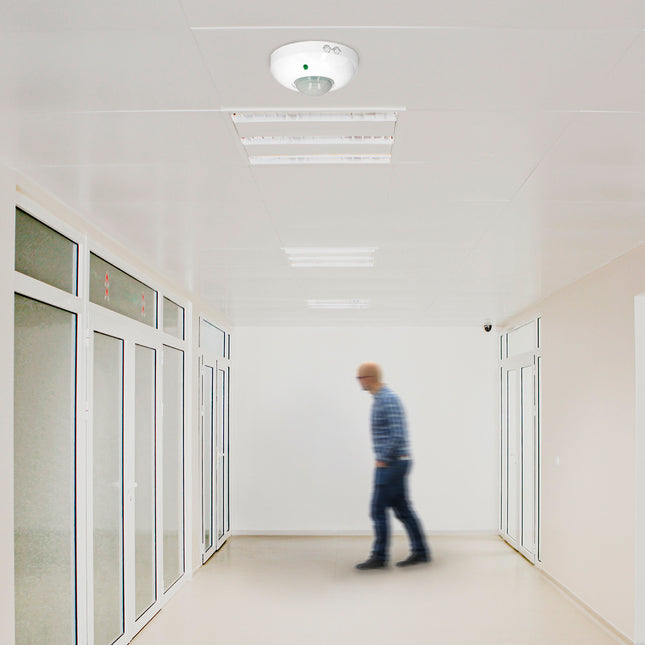 Detector de movimiento por infrarrojos con sensor crepuscular 360°. ajustable