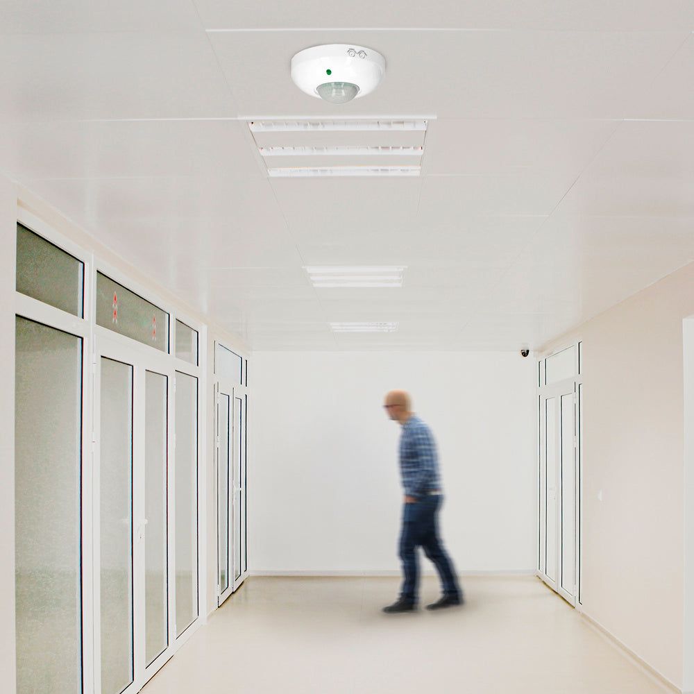 Detector de movimiento por infrarrojos con sensor crepuscular 360°. Ajustable