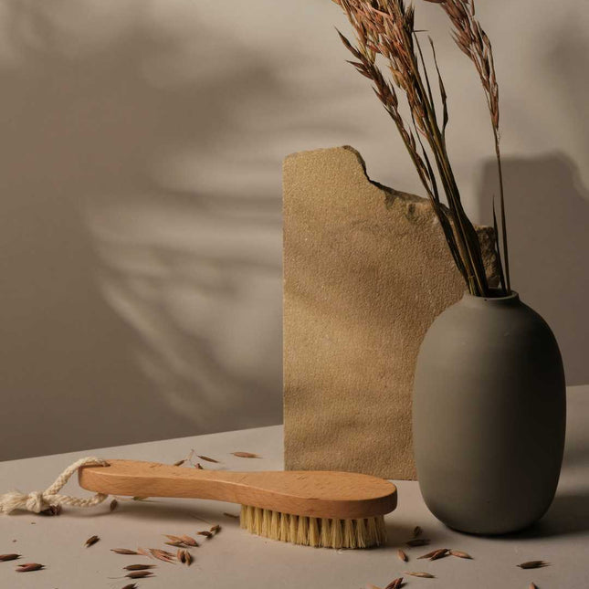 Cepillo quita pelo de madera de haya con cerdas de sisal