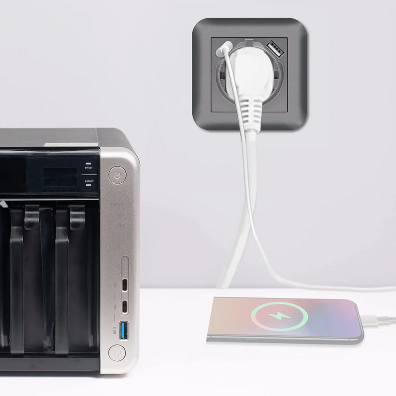 Enchufe FR de carga USB A y C con panel de PC ignífugo y garra de hierro Serie A2 , adecuado para caja redondaEnchufes