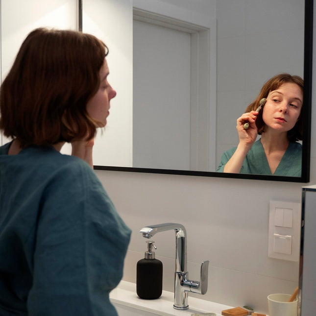 Espejo rectangular con marco negro mate para baño moderno | 1_ES