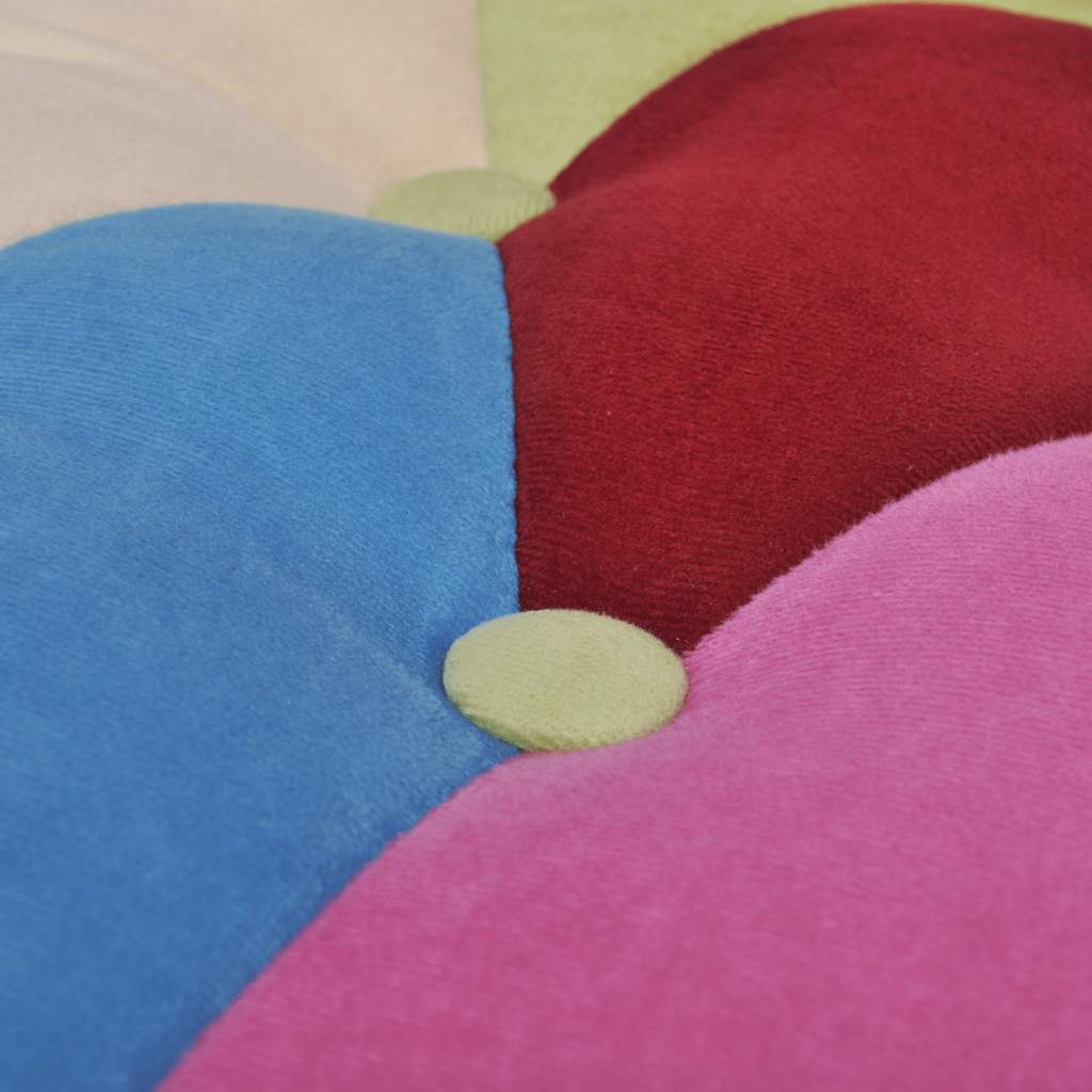 Sillón de estilo francés con diseño de retales de tela