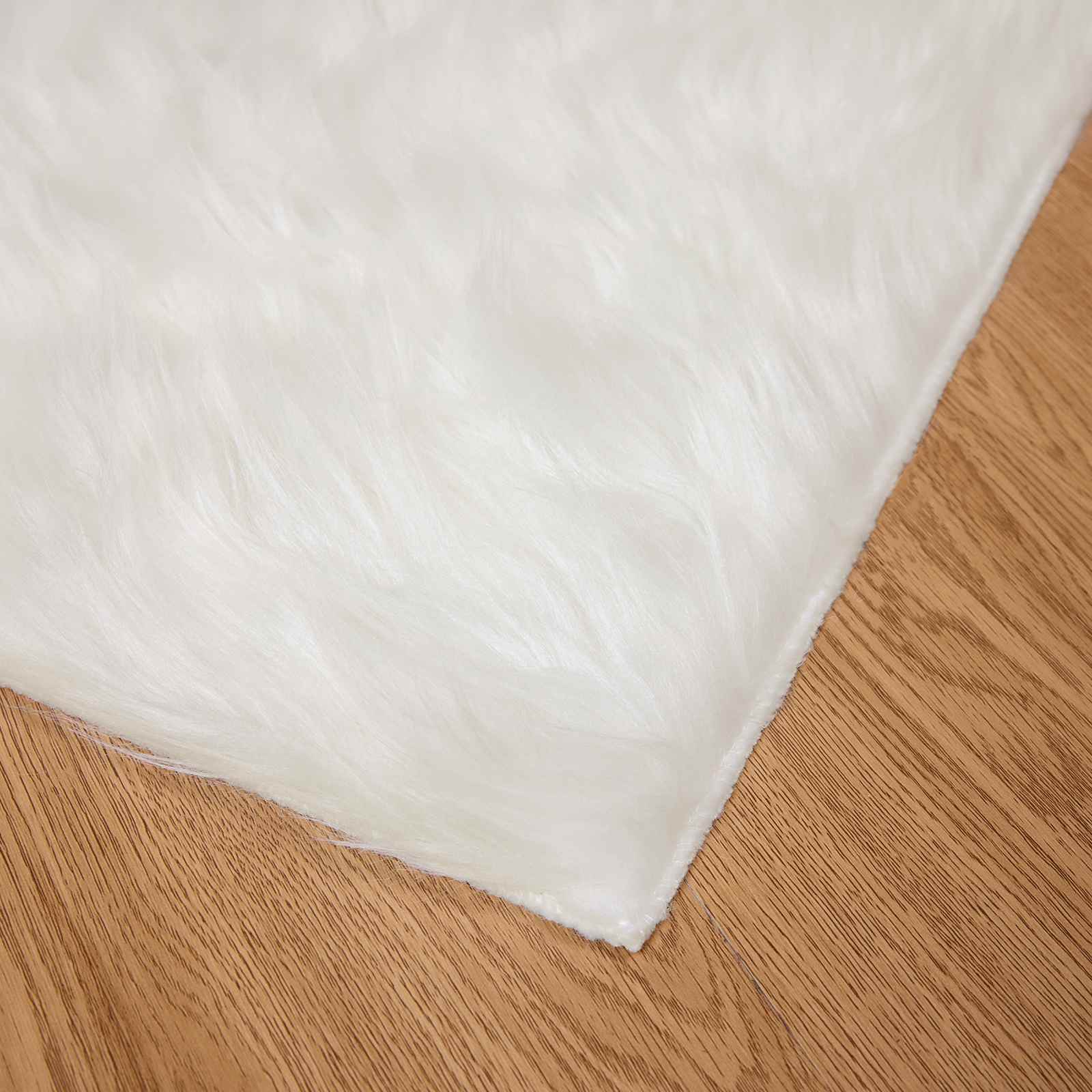 Alfombra de de oveja sintética TAFALLA 100 x 200 cm Poliéster