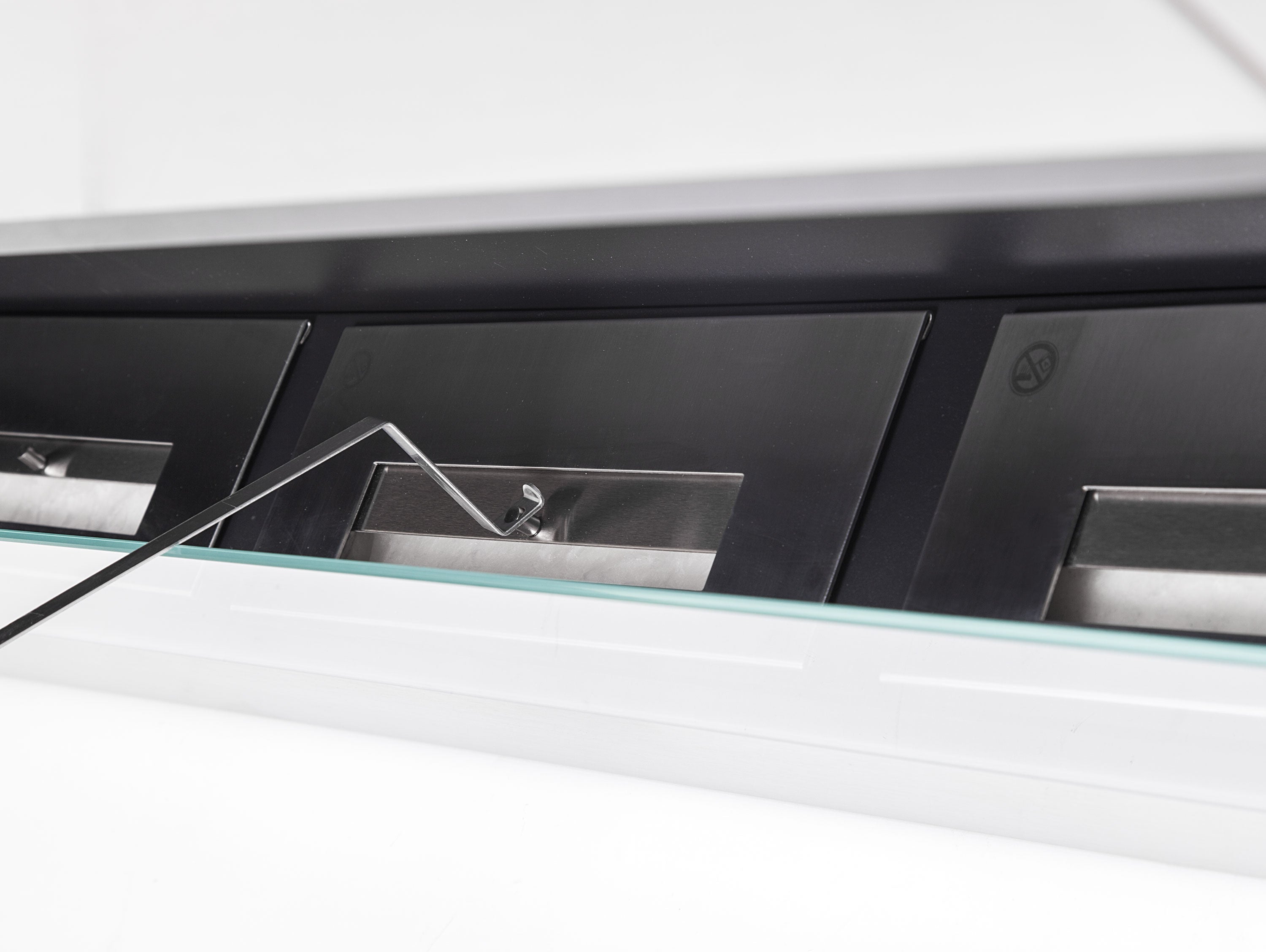 Built-in floor-standing ethanol fireplace with 3 burners
