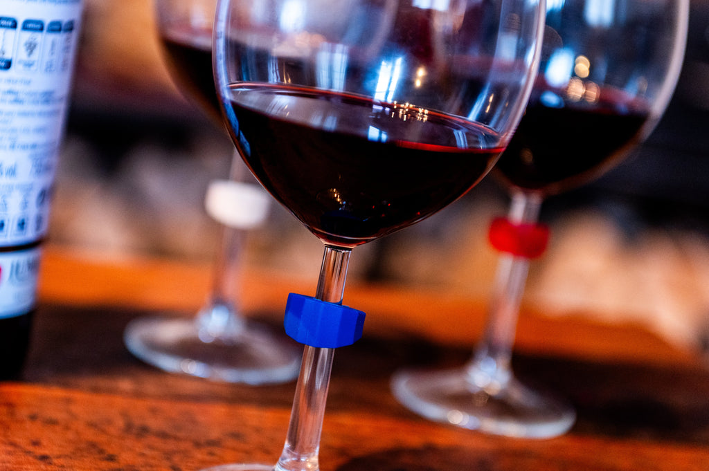 Bottle stopper with glass markers