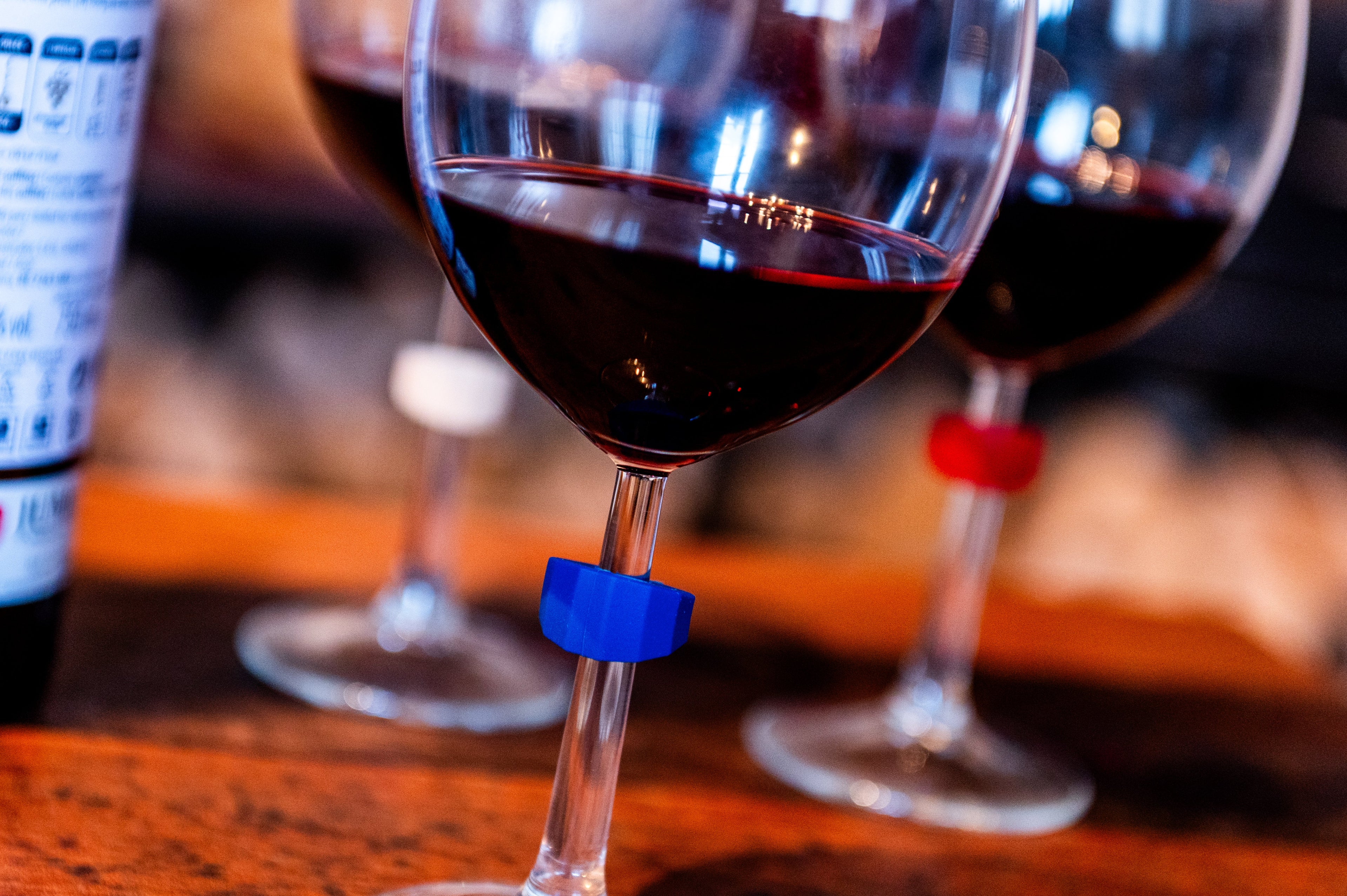 Bottle stopper with glass markers