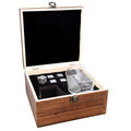 Set de whisky con copas y piedras en caja de madera