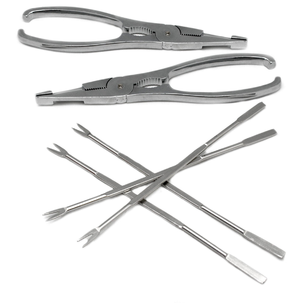 Conjunto de utensílios para marisco com pinças e espetos.