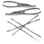 Conjunto de utensílios para marisco com pinças e espetos.