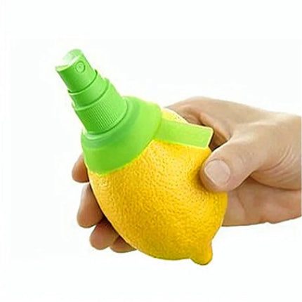 Manual juicer with sprayer