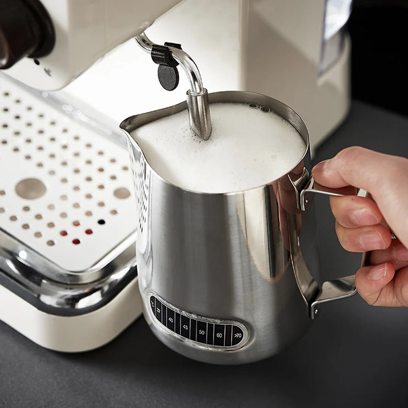 Jarra de Barista en Acero Inoxidable con Indicador de Temperatura – 350ml / 600mlJarrasHome & Garden > Kitchen & Dining > Kitchen Appliance Accessories > Coffee Maker & Espresso Machine Accessories > Frothing Pitchers