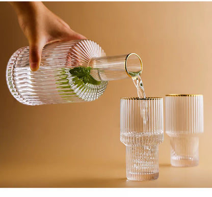Botellas con vaso a juego de vidrio transparente útiles y decorativas