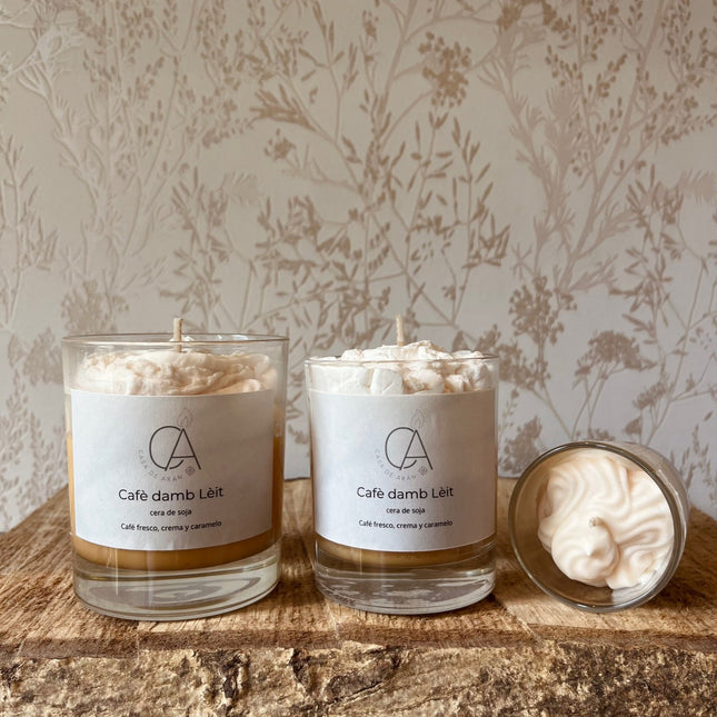 Cafè damb lèit “Café con leche”Home & Garden > Decor > Home Fragrances > Candles