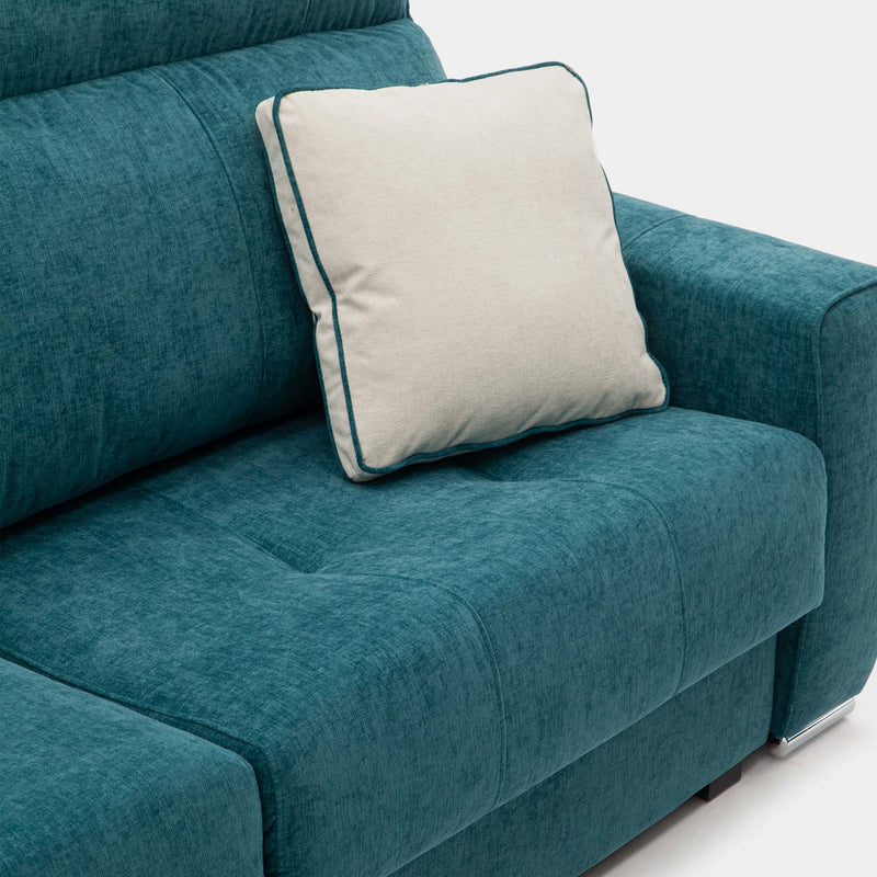 Sofá cama deslizante azul con cojines para visitas