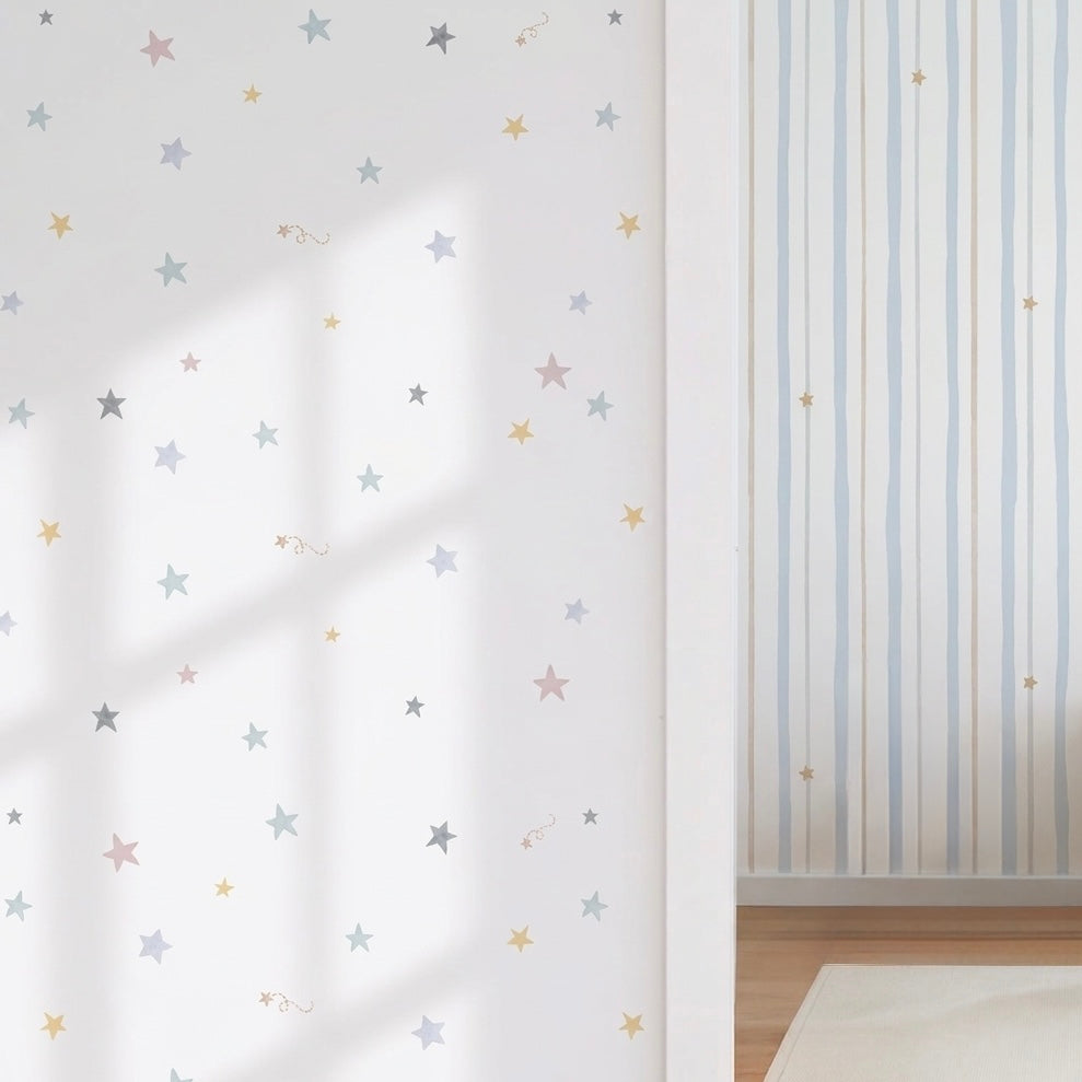 Papel pintado infantil con estrellas acquarela tonos pastel