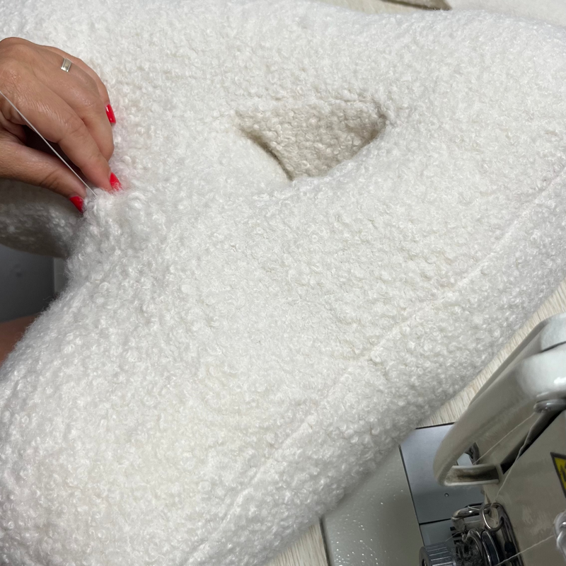 COJÍN LETRA - INICIAL en BoucléHome & Garden > Decor > Throw Pillows