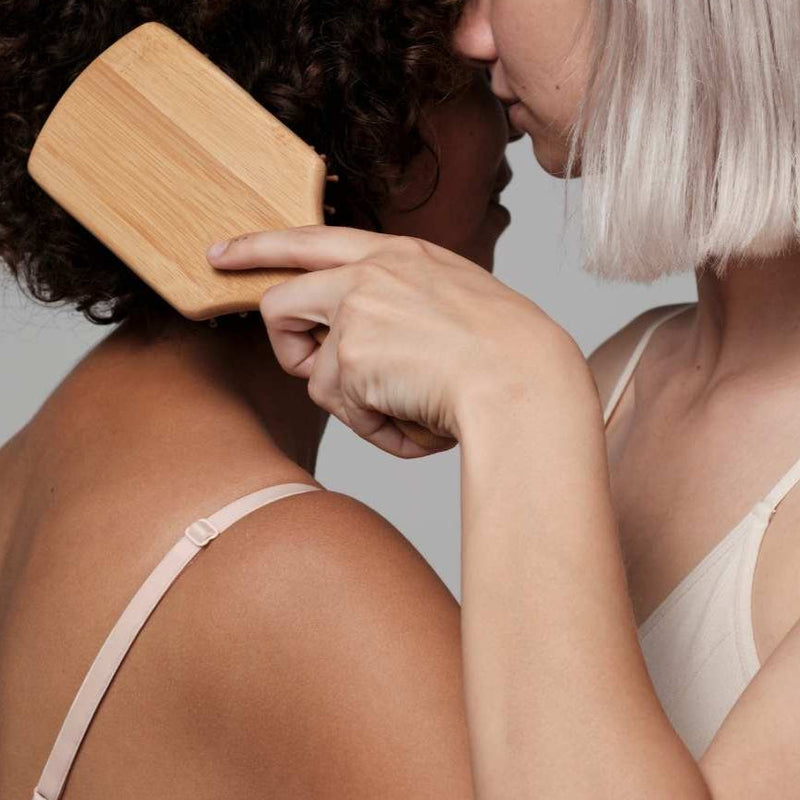 Cepillo de bambú antifrizz para cabello largo y uso diario
