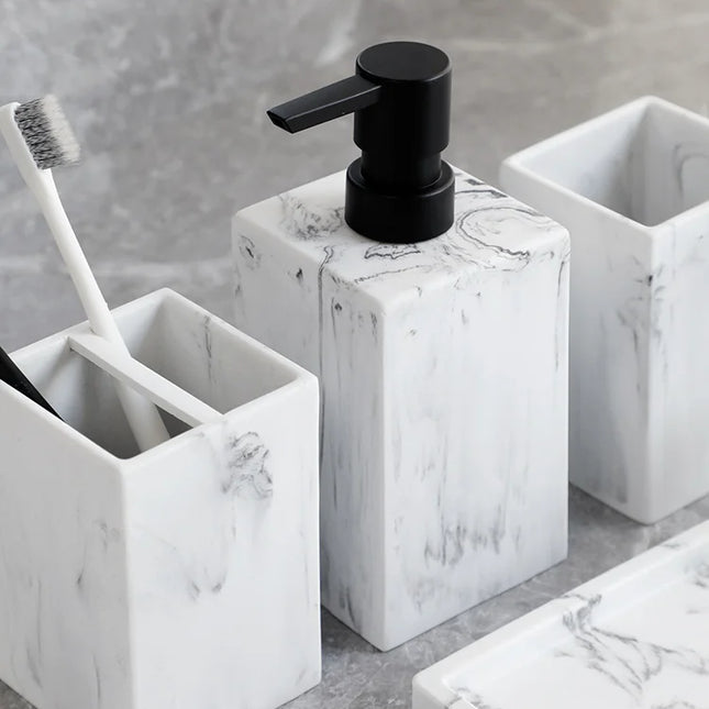 Set de 4 accesorios de baño efecto mármol | Dispensador, portacepillos, vaso y bandeja de resinaDispensadores de jabónHome & Garden > Bathroom Accessories > Bathroom Accessory Sets