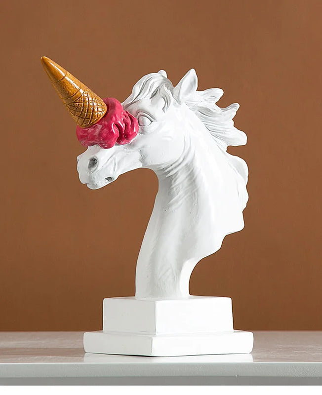 Estatua de cabeza de caballo con helado rojo, artesanía de resina para decoración modernaEsculturasHome & Garden > Decor > Artwork > Sculptures & Statues