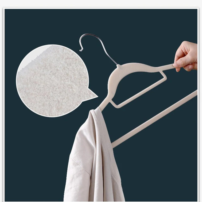 Non-slip velvet hangers for baby clothes