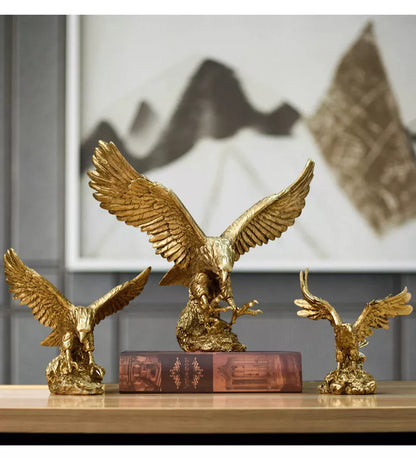 Estatua de águila dorada de resina