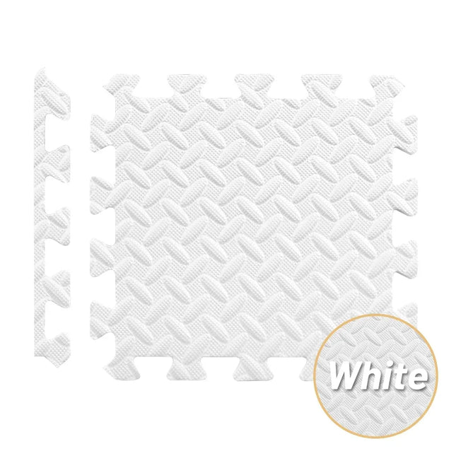 Classic interlocking cushioned tile