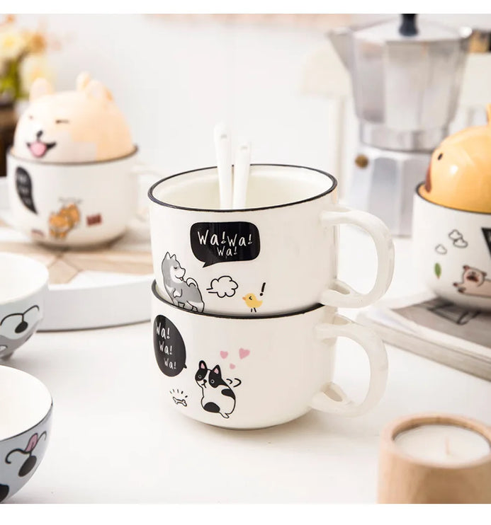 Tazas de café con tapas y cuchara de animales