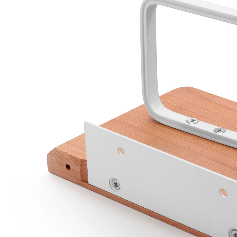 Soporte de papel higiénico montado en la pared de madera con estanteSoportes para papel