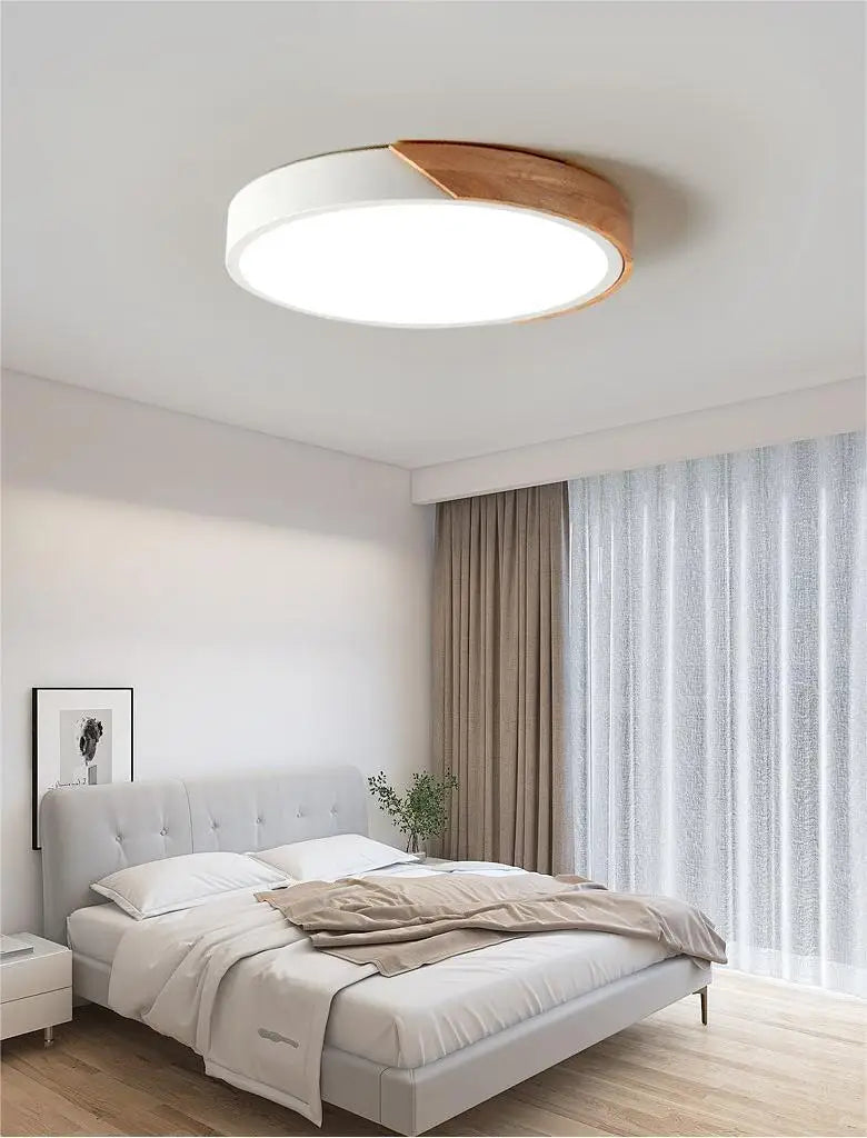 Luz de techo LED circular con detalle en madera