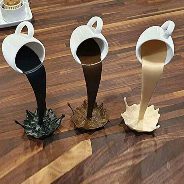 Sculpture de tasse à café flottante avec déversement et éclaboussure, décoration créative