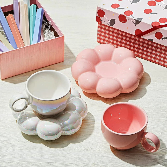 Tasse et soucoupe en forme de nuage