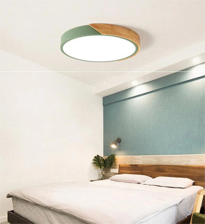 Luz de techo LED circular con detalle en madera