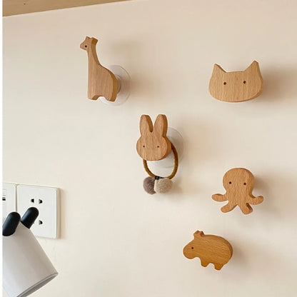 Colgadores decorativos con formas de animales en madera